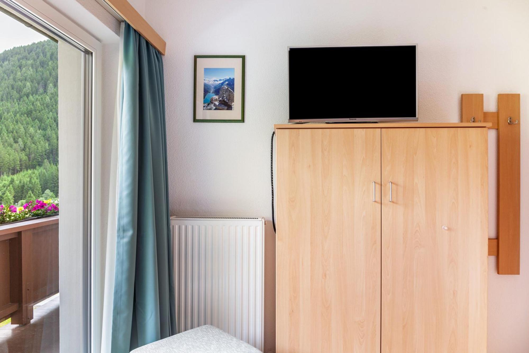 Haus Alpenheim Apartment 3 ทักซ์ ภายนอก รูปภาพ